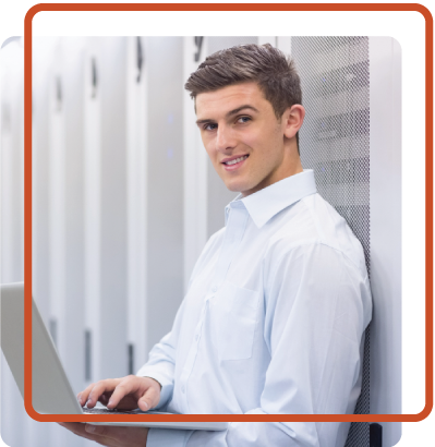 uptime-image-oregon IT guy working in a data center